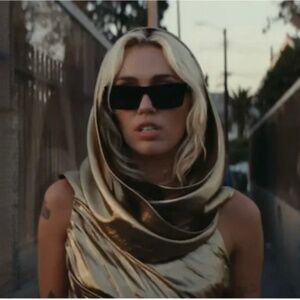 Saint Laurent SL 461 Betty Sunglasses